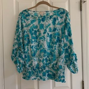 Beautiful, gathered 3/4 sleeve blouse